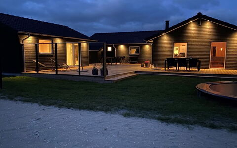 Anuk - 2.3Km from the Sea: 