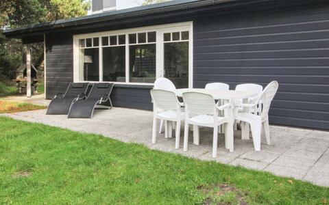 Heidie - 3.0Km from the Sea: Grass, House, Roof, Home, Cottage, Shrub, Land Lot, Rural Area, Farmhouse, Groundcover