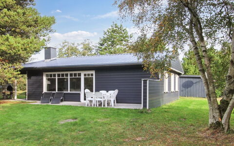 Heidie - 3.0Km from the Sea: Grass, House, Roof, Home, Cottage, Shrub, Land Lot, Rural Area, Farmhouse, Groundcover