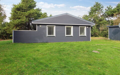 Heidie - 3.0Km from the Sea: Grass, House, Roof, Home, Cottage, Shrub, Land Lot, Rural Area, Farmhouse, Groundcover