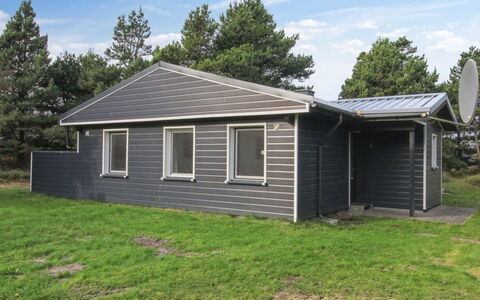 Heidie - 3.0Km from the Sea: Grass, House, Roof, Home, Cottage, Shrub, Land Lot, Rural Area, Farmhouse, Groundcover