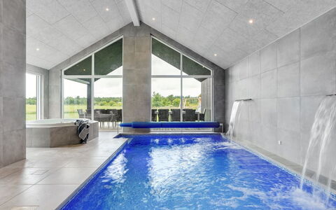 Fridel - 4Km from the Sea: Swimming Pool, Beam, Daylighting, Aluminium