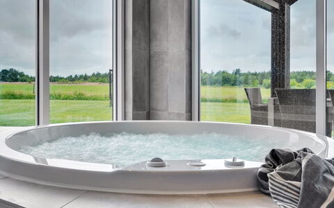 Fridel - 4Km from the Sea: Plumbing Fixture, Bathtub, Jacuzzi, Bathroom