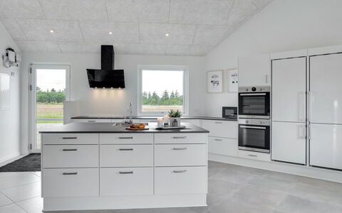 Fridel - 4Km from the Sea: Kitchen, Flooring, Countertop, Ceiling, Kitchen Appliance, Cabinetry, Major Appliance, Kitchen Stove, Interior Design, Home Appliance
