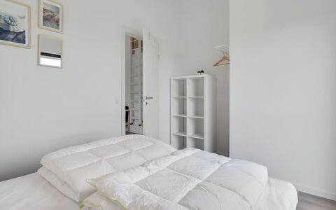 Fridel - 4Km from the Sea: Bed, Bedroom, Bed Sheet, Interior Design, Bedding, Furniture, Floor, Flooring, Ceiling, Linens