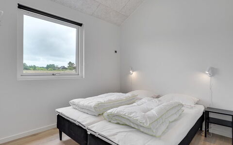 Fridel - 4Km from the Sea: Freezing, Bedroom, Winter, Daylighting, Bedding, Snow, Bed, Bed Sheet