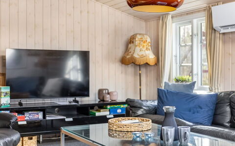 Granke - 3.8Km from the Sea: Roof, House, Land Lot, Home, Cottage, Estate, Garden Buildings, Shade, Log Cabin, Landscaping
