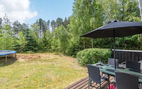 Granke - 3.8Km from the Sea: Roof, House, Land Lot, Home, Cottage, Estate, Garden Buildings, Shade, Log Cabin, Landscaping