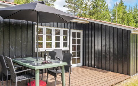 Granke - 3.8Km from the Sea: Roof, House, Land Lot, Home, Cottage, Estate, Garden Buildings, Shade, Log Cabin, Landscaping