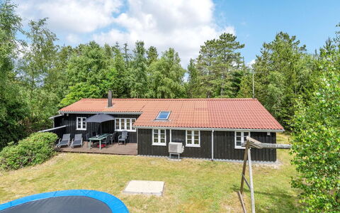 Granke - 3.8Km from the Sea: Roof, House, Land Lot, Home, Cottage, Estate, Garden Buildings, Shade, Log Cabin, Landscaping