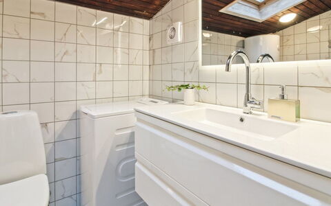 Saxi - 2.6Km from the Sea: Flooring, Plumbing Fixture, Floor, Interior Design, Wood, Sink, Bathroom Cabinet, Tap, Bathroom, Plumbing