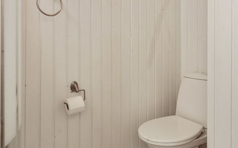 Gertruda - 2.3Km from the Sea: Wood, Plumbing Fixture, Bathroom, Flooring, Toilet Seat, Floor, Toilet, Plumbing, Sink, Tap