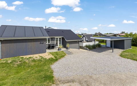 Mikka - 450M from the Sea: Roof, Land Lot, Cottage, Home, Rural Area, Shed, Siding, Garden Buildings, Log Cabin, Hut