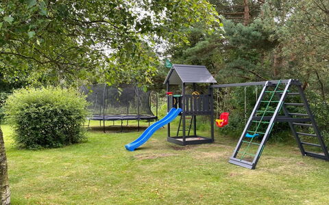 Vieno - 2.6Km from the Sea: Playground Slide, Outdoor Play Equipment, Chute, Garden, Playground, Recreation, Leisure, Lawn, Shade, Backyard