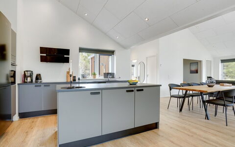 Heidi - 1Km from the Sea: Flooring, Interior Design, Kitchen, Wood, Floor, Countertop, Furniture, Ceiling, Cabinetry, Kitchen Appliance