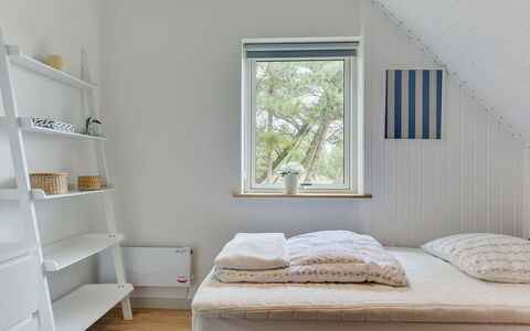 Reijo: Interior Design, Wood, Flooring, Floor, Bedroom, Ceiling, Bed, Furniture, Lighting, Home