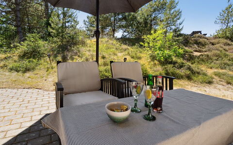 Reijo: Furniture, Outdoor Furniture, Chair, Table, Outdoor Table, Kitchen & Dining Room Table, Umbrella, Shade, Patio, Garden