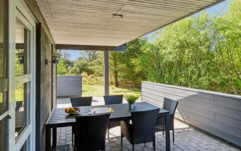 Glenna - 1.8Km from the Sea: Grass, House, Roof, Home, Cottage, Shrub, Land Lot, Rural Area, Farmhouse, Groundcover