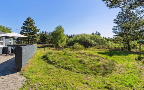 Glenna - 1.8Km from the Sea: Grass, House, Roof, Home, Cottage, Shrub, Land Lot, Rural Area, Farmhouse, Groundcover