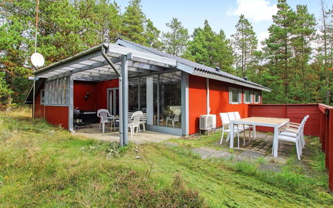 Susett - 300M to the Fjord: Swimming Pool, Resort Town