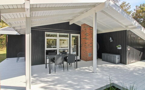 Galathea - 800M from the Sea: Estate, Farm