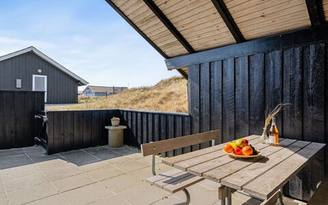 Auli - 200M from the Sea: Cottage, Shed, Hut, Farmhouse, Prairie, Shack, Barn, Log Cabin, Garden Buildings