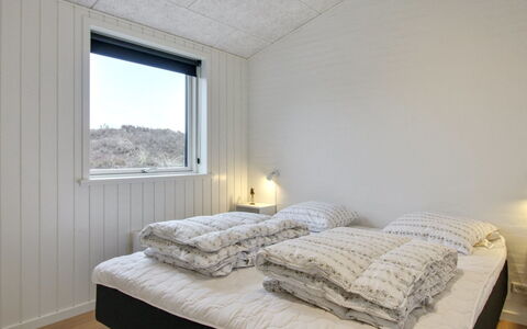 Jirina - 750M from the Sea: Bedroom, Freezing, Winter, Bedding, Snow, Bed, Bed Sheet, Glacial Landform, Bed Frame, Daylighting