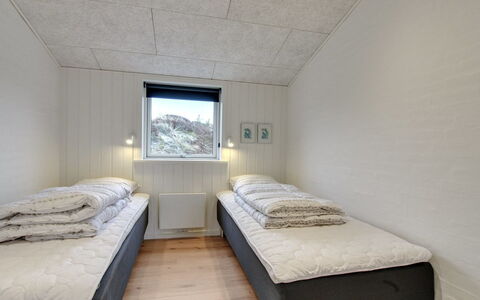 Jirina - 750M from the Sea: Bedroom, Bedding, Bed, Bed Sheet, Bed Frame, Freezing, Winter, Daylighting, Mattress, Glacial Landform