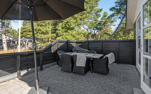 Gottfrida - 2Km from the Sea: Shrub, Urban Design, Groundcover, Brick, Apartment, Estate, Brickwork, Balcony, Landscaping