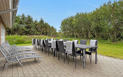 Janita - 800M from the Sea: Shrub, Urban Design, Groundcover, Brick, Apartment, Estate, Brickwork, Balcony, Landscaping