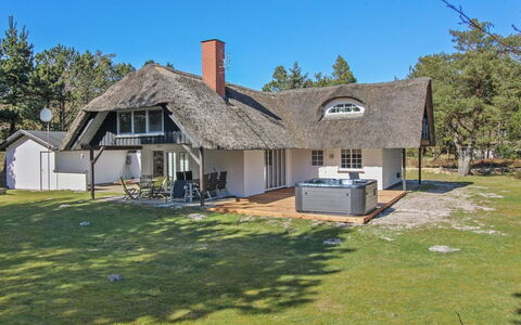 Terne - 1.2Km from the Sea: Cottage, Shed, Hut, Farmhouse, Prairie, Shack, Barn, Log Cabin, Garden Buildings