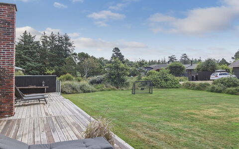 Ellenora - 1Km from the Sea: Plant Community, Sunlight, Herbaceous Plant, Garden, Plantation, Agriculture, Farm
