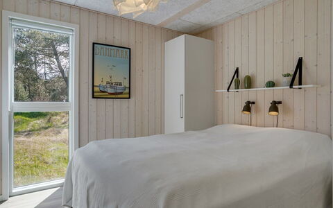 Delan - 1.3Km from the Sea: Bedroom, Wood, Flooring, Interior Design, Ceiling, Floor, Bed, Bed Sheet, Bedding, Bed Frame