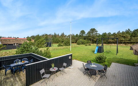 Hothbrod - 1.2Km from the Sea: Shrub, Urban Design, Groundcover, Brick, Apartment, Estate, Brickwork, Balcony, Landscaping