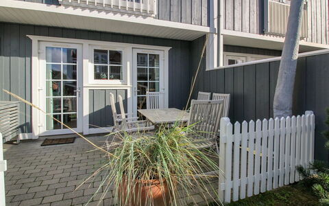 Sote - 1.2Km from the Sea: Shrub, Urban Design, Groundcover, Brick, Apartment, Estate, Brickwork, Balcony, Landscaping