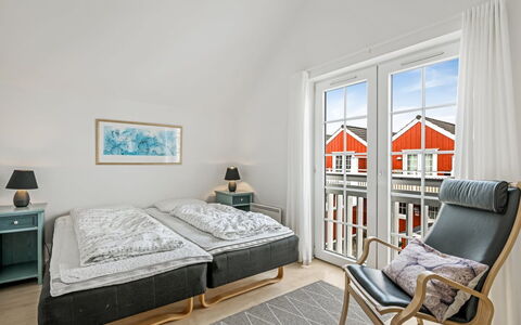 Sote - 1.2Km from the Sea: Shrub, Urban Design, Groundcover, Brick, Apartment, Estate, Brickwork, Balcony, Landscaping