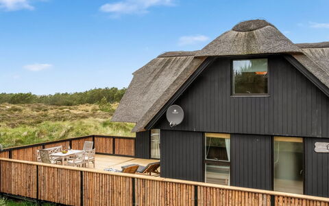 Reiko - 1.5Km from the Sea: Cottage, Siding, Hardwood, Thatching, Plank, Balcony