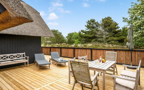 Reiko - 1.5Km from the Sea: Wood, Wood Flooring, Hardwood, Plank, Deck, Wood Stain, Cottage, Porch, Thatching, Lumber