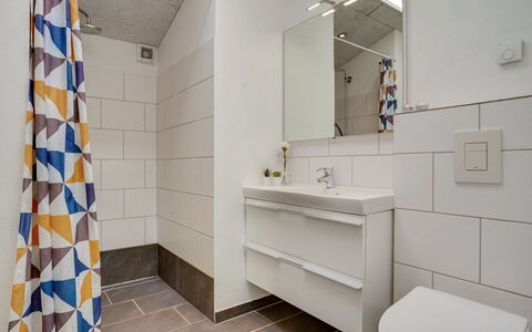 Siegfried - 500M from the Sea: Flooring, Floor, Wall, Interior Design, Plumbing Fixture, Bathroom, Ceiling, Toilet, Tile, Plumbing