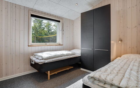 Siegfried - 500M from the Sea: Wood, Ceiling, Bedroom, Room, Hardwood, Plank, Bed, Winter, Bedding, Bed Frame