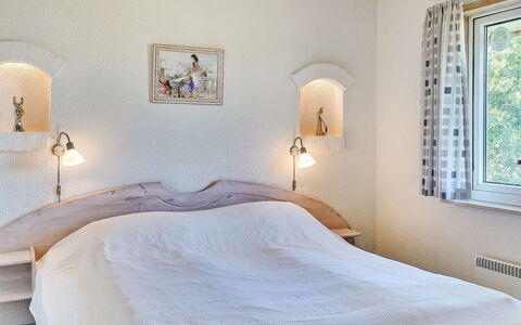 Aurelia - 500M to the Fjord: Bed, Bedroom, Wall, Interior Design, Furniture, Wood, Bedding, Bed Sheet, Ceiling, Linens