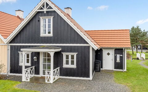 Folkmar - 800M from the Sea: Grass, House, Roof, Cottage, Home, Shrub, Farmhouse, Land Lot, Rural Area