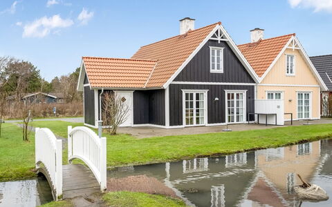 Folkmar - 800M from the Sea: Grass, House, Roof, Cottage, Home, Shrub, Farmhouse, Land Lot, Rural Area