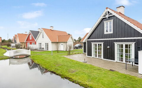 Folkmar - 800M from the Sea: Grass, House, Roof, Cottage, Home, Shrub, Farmhouse, Land Lot, Rural Area