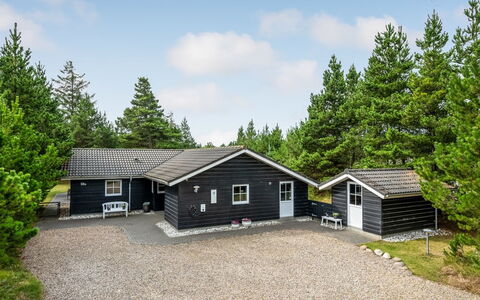 Tule - 1.2Km from the Sea: Cottage, Shed, Hut, Farmhouse, Prairie, Shack, Barn, Log Cabin, Garden Buildings