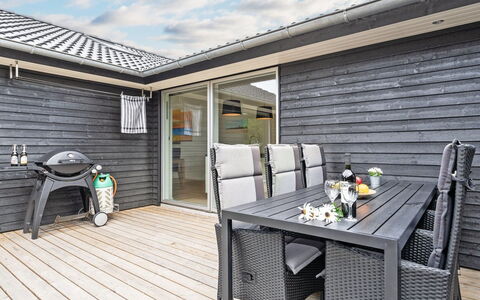 Fenno - 900M from the Sea: Cottage, Shed, Hut, Farmhouse, Prairie, Shack, Barn, Log Cabin, Garden Buildings