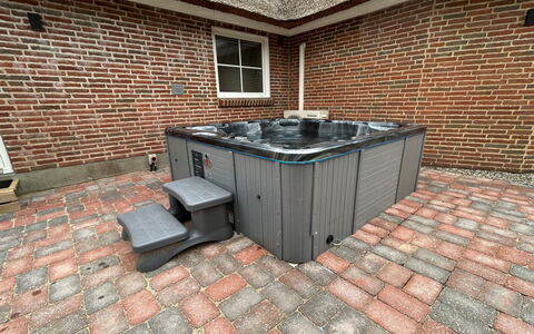 Ingmund - 2Km from the Sea: Composite Material, Plumbing Fixture, Jacuzzi, Bathtub, Backyard, Yard, Swimming Pool