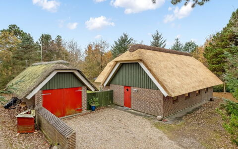 Alfons - 600M from the Sea: Shed, Cottage, Barn, Garden Buildings, Hut