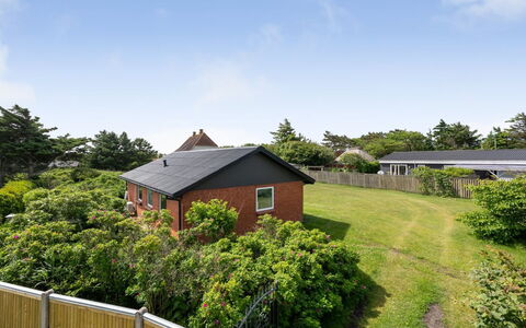 Dværg - 350M from the Sea: Grass, Roof, House, Shrub, Home, Rural Area, Cottage, Groundcover, Garden