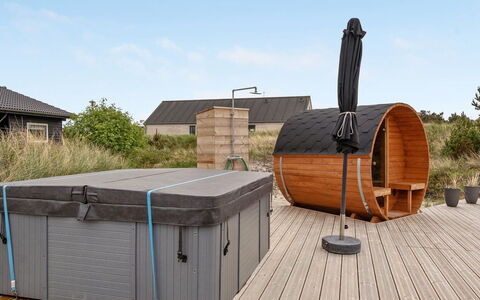Rolfkarl - 500M from the Sea: Cottage, Shed, Hut, Farmhouse, Prairie, Shack, Barn, Log Cabin, Garden Buildings